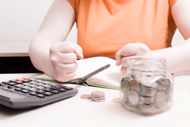 How To Save Money Fast As a Student
