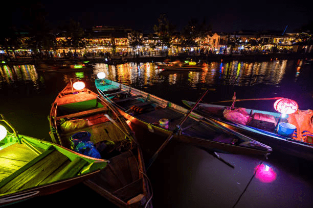 4k Vietnam - Experience the allure of Vietnam at night: 4K walking tour of the pulsating nightlife